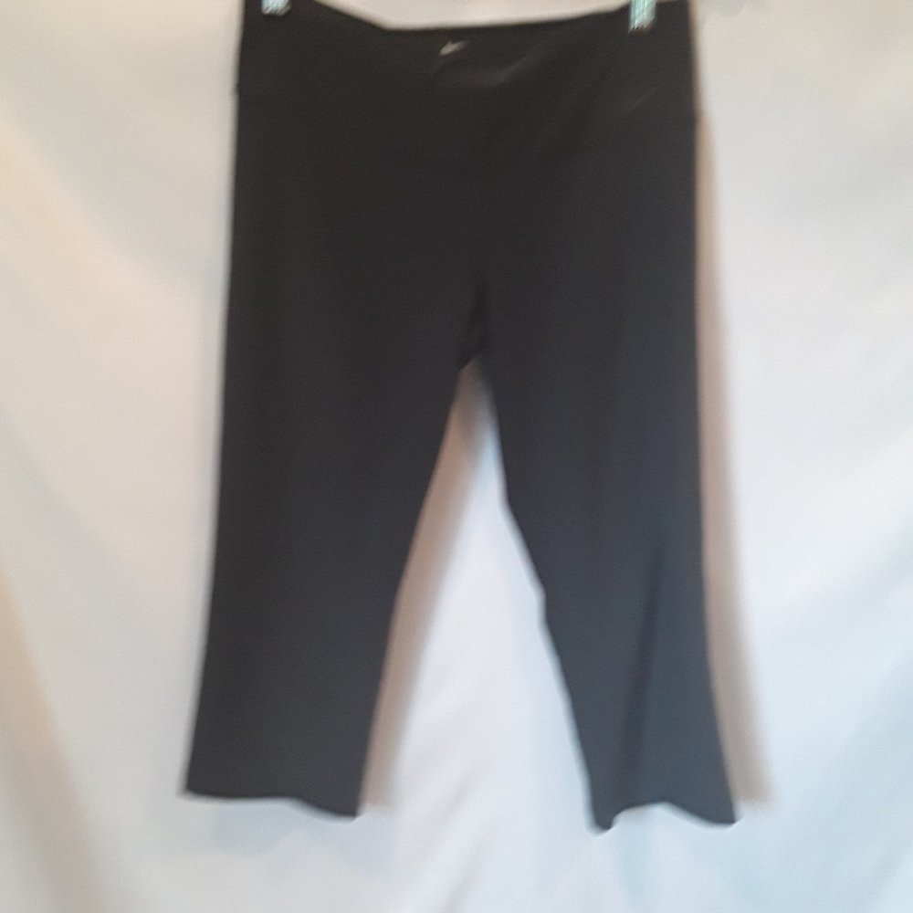 VGW-Nike black capri legging
